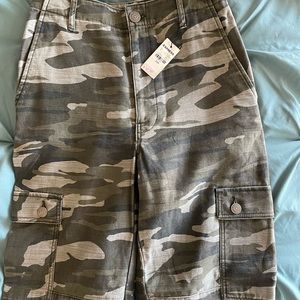 Size 00 camouflage cargo pants. Brand new with tags.